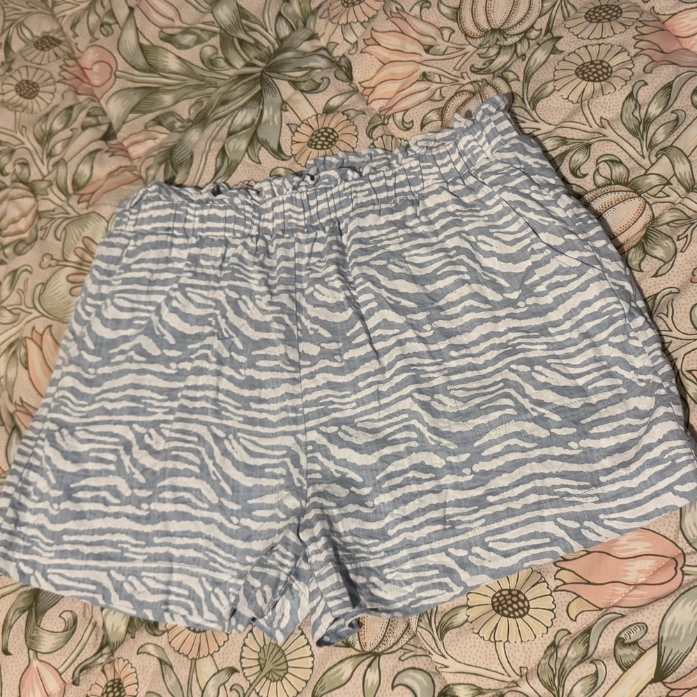 Entro boutique light blue & white tiger stripe shorts
